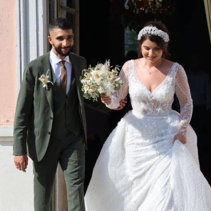 Le costume de mariage de Younece : la simplicité au service de l’audace