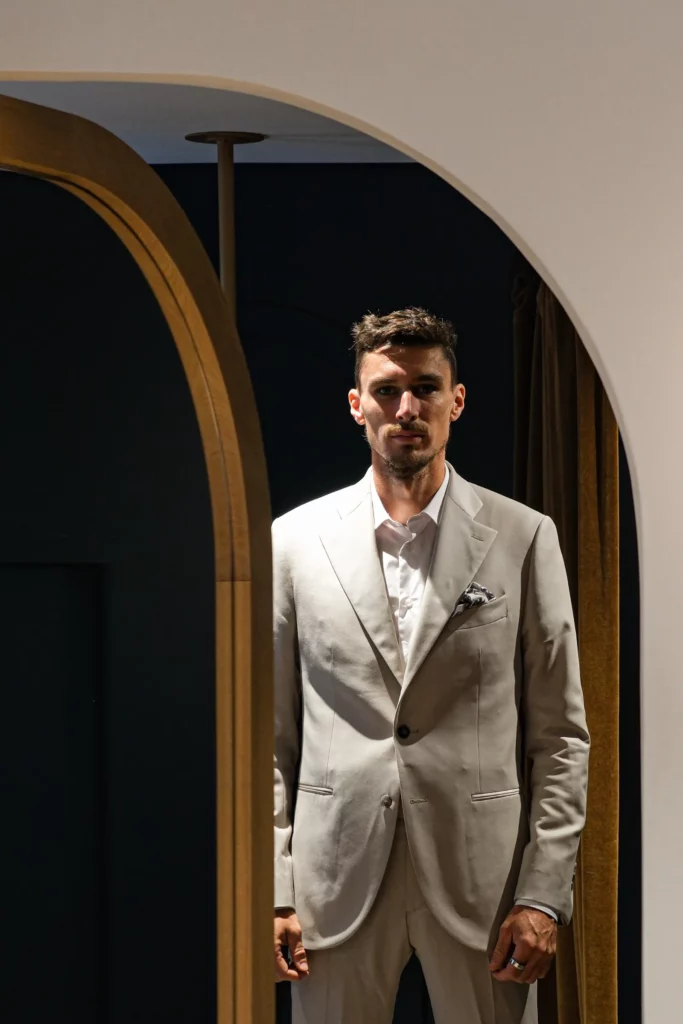 Alexis Miellet dans sa veste sur mesure Auguste
