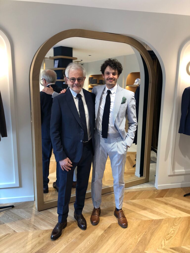Jean-Luc et son fils Alexandre côte à côte au showroom Auguste