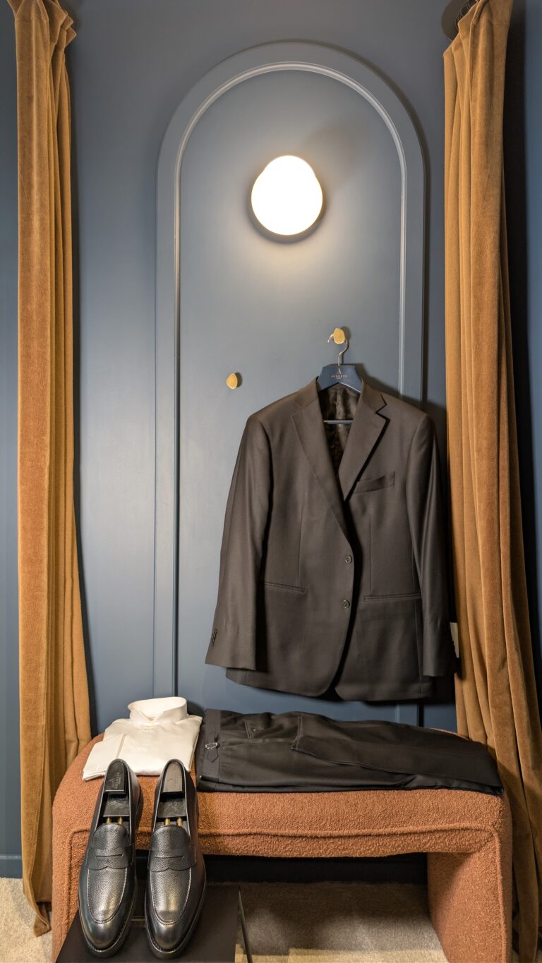 Auguste Tailleur, 3 pièces laine vierge noire super 130's