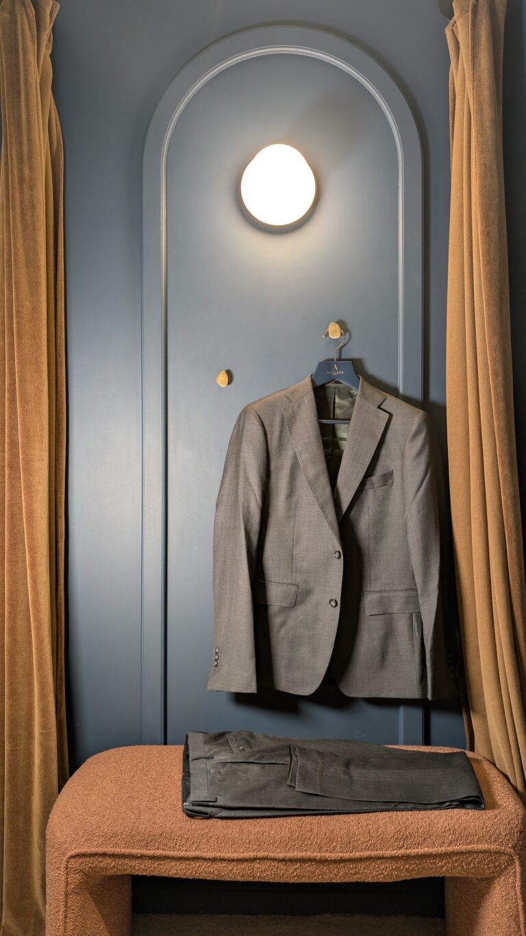 Auguste Tailleur, Deux pièces en sergé de laine super 110's Vitale Barberis Canonico