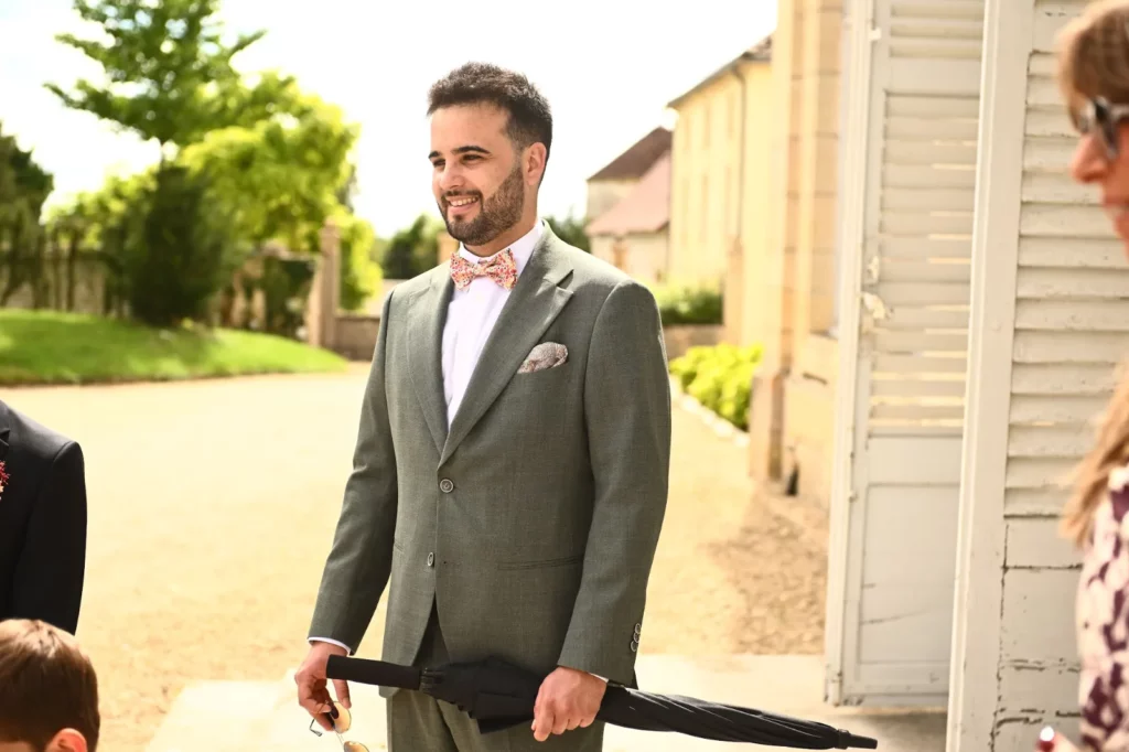 Hugo, de la maison Valentine et Hugo à Dijon, en costume sur mesure Auguste