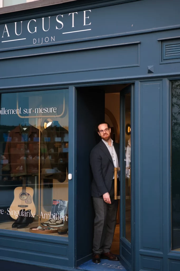Mickaël Leblanc, Directeur Style et Mesure d’Auguste, à la porte de la boutique