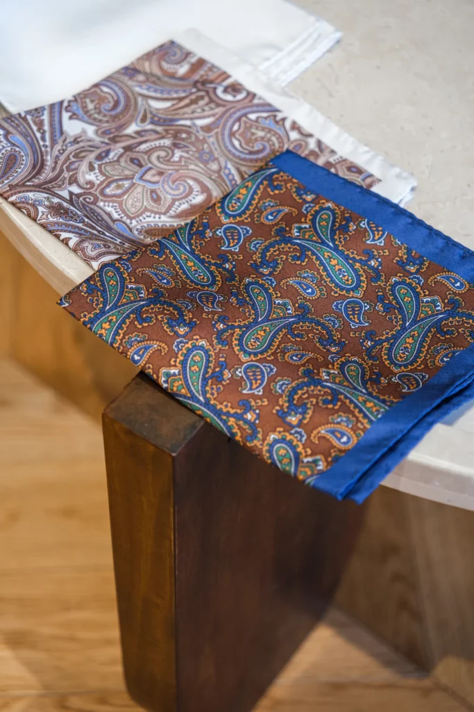 Pochettes en soie à motifs